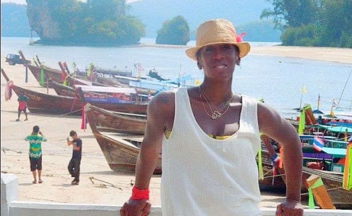 TRACEY POSES ON A BEACH